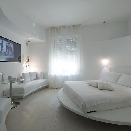 Aparthotel Duomo Milan Bagian luar foto