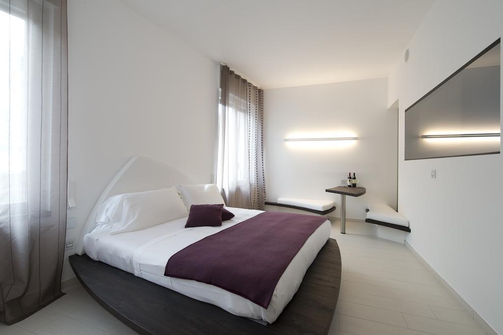 Aparthotel Duomo Milan Bagian luar foto