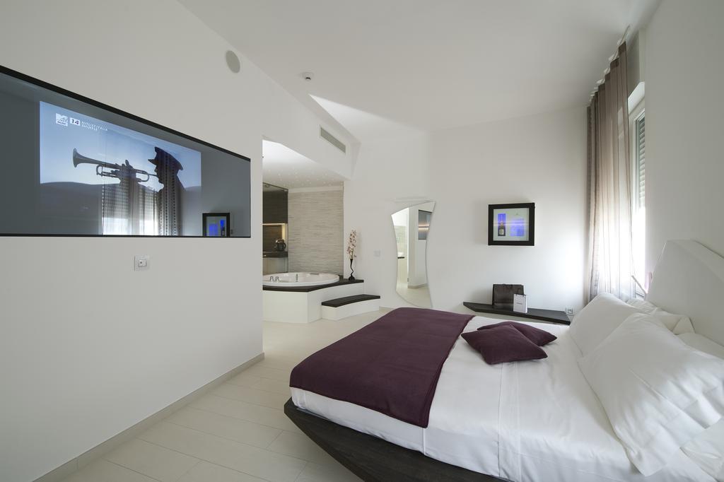 Aparthotel Duomo Milan Bagian luar foto