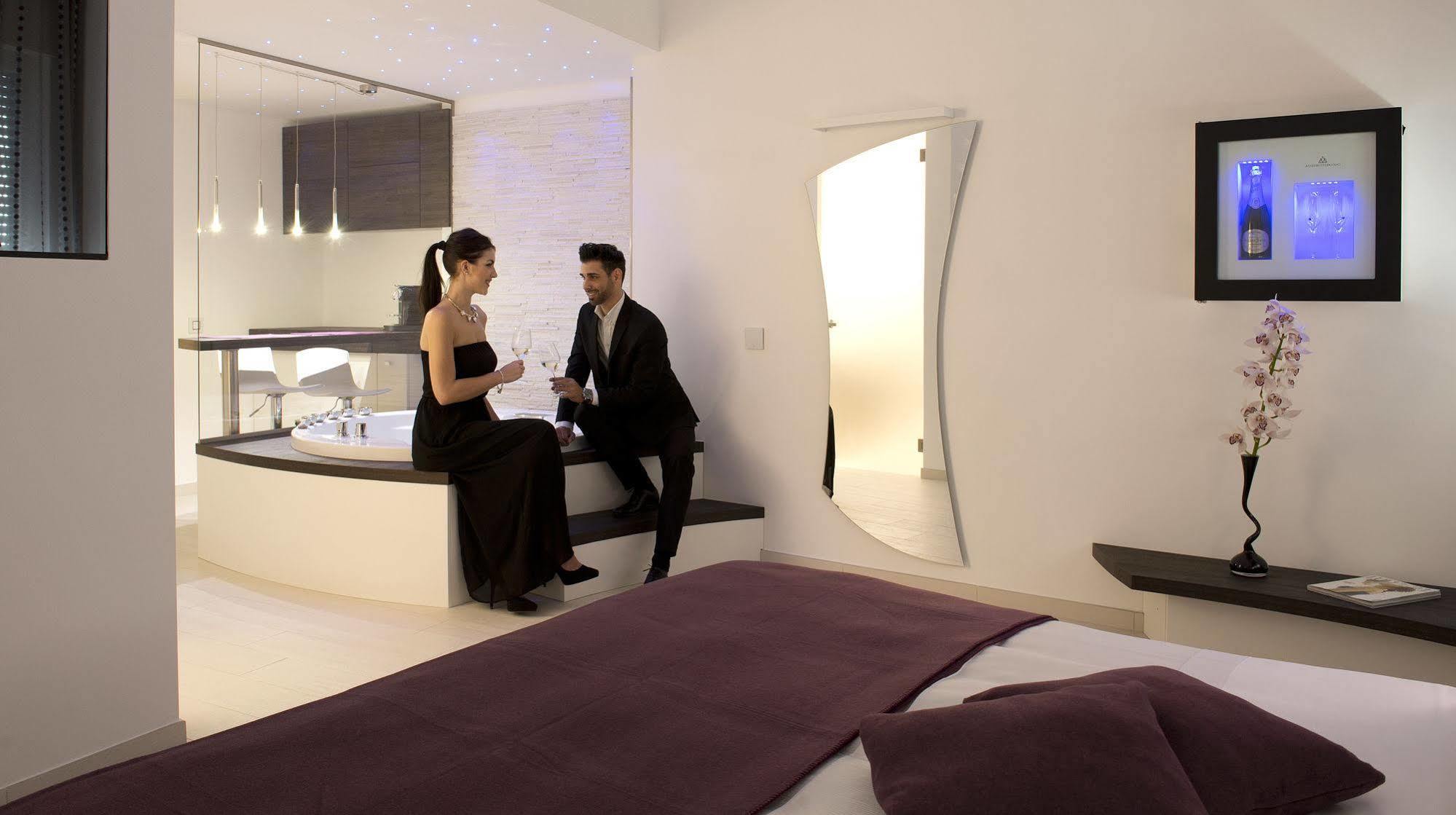 Aparthotel Duomo Milan Bagian luar foto
